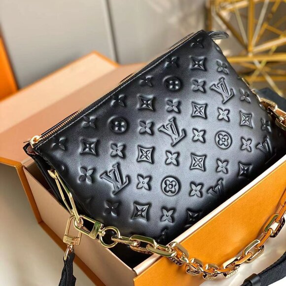 Louis Vuitton Chain Bags, Wallets - Picture 3 of 9